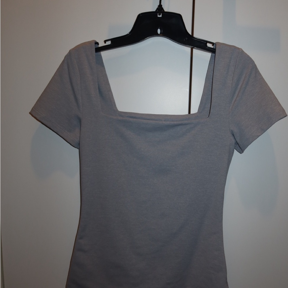Aritzia Gray Women's Square Neck Top (Contour line) - M